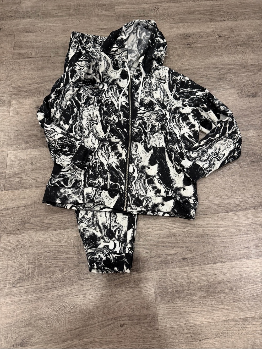 NWHT Women’s Black & White Marble Zip Hoodie Sweat Set